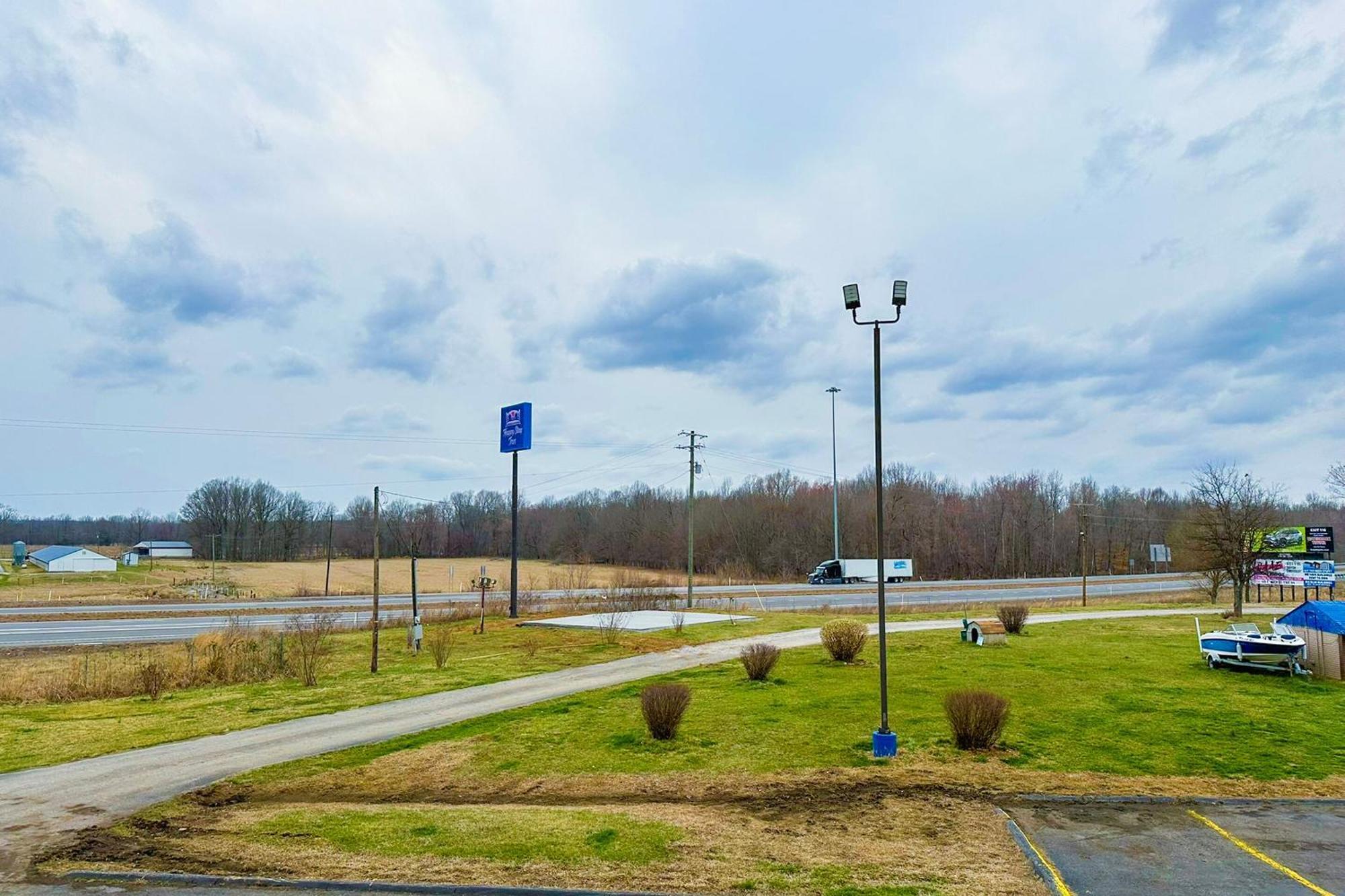Happy Stay Inn Madisonville I-69 By Oyo Exterior photo