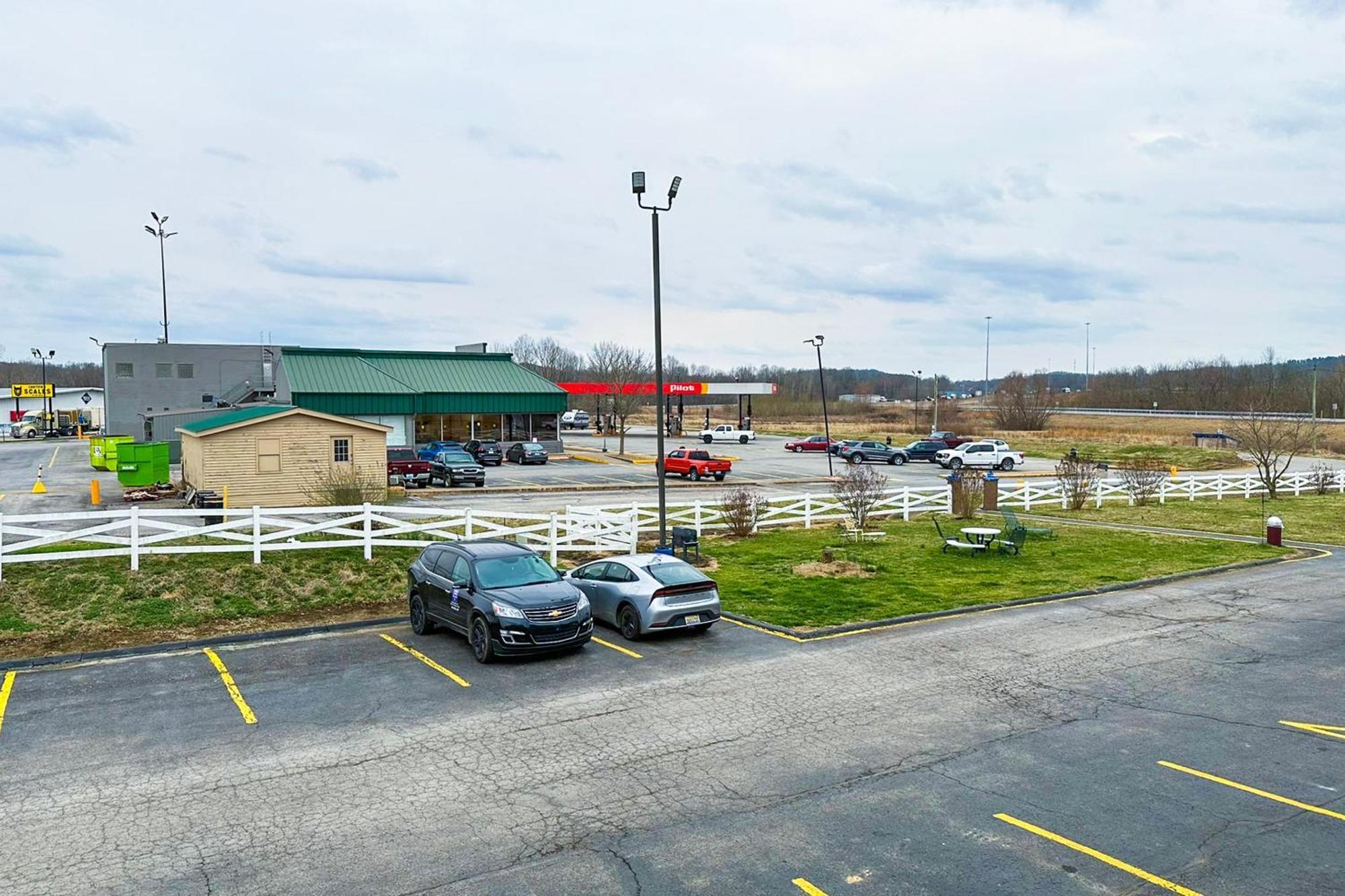 Happy Stay Inn Madisonville I-69 By Oyo Exterior photo