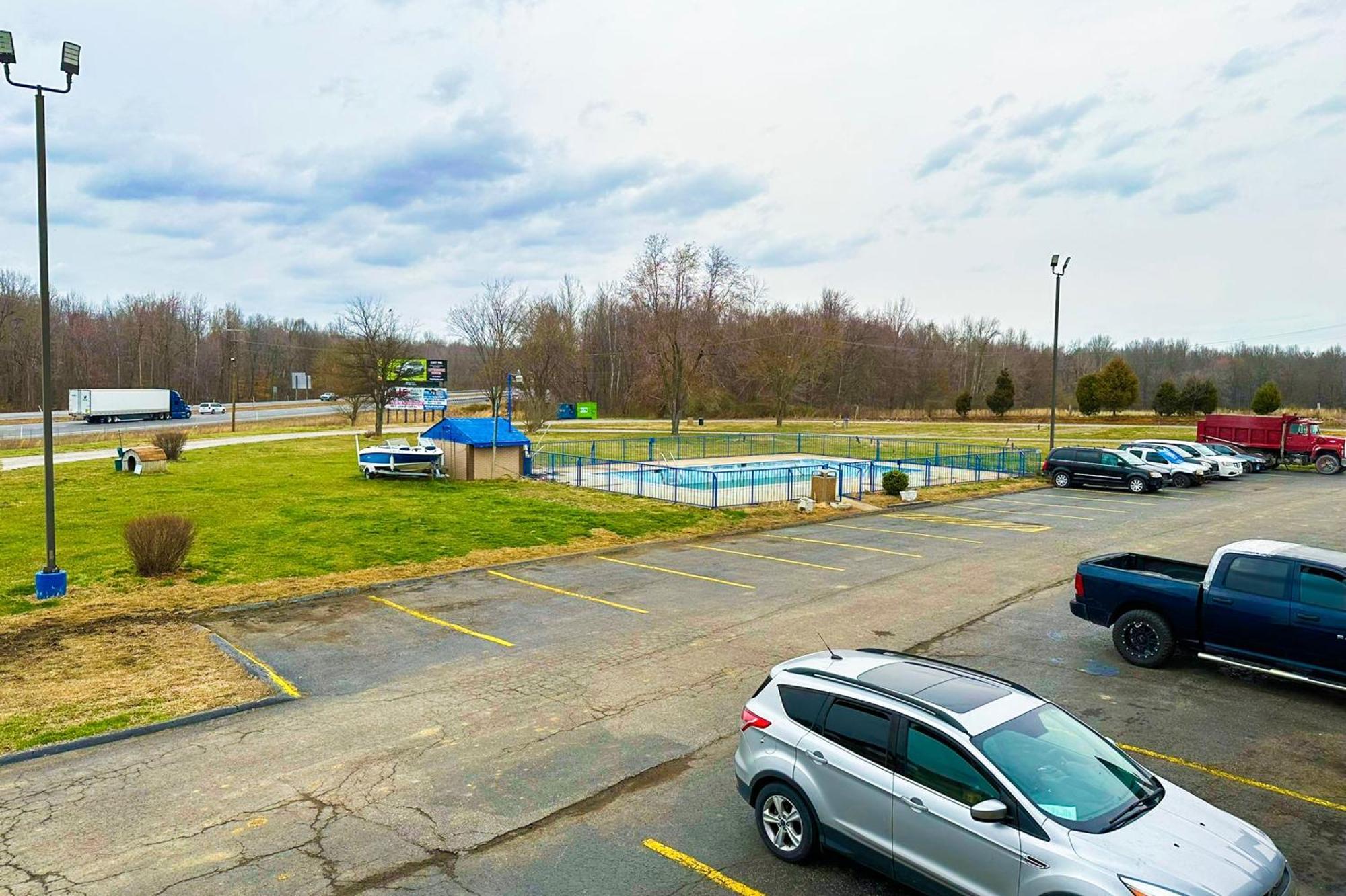 Happy Stay Inn Madisonville I-69 By Oyo Exterior photo